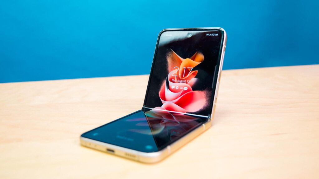 Forget iPhones, One Of The Most In Demand smartphones Is? Salsung Galaxy Flip 3 1 1024x576 Forget iPhones, One Of The Most In Demand smartphones Is?